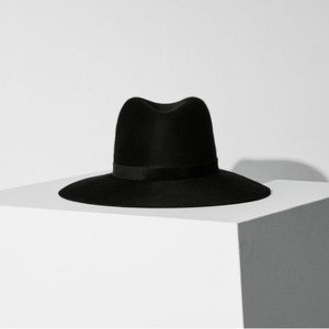 Janessa Leoné Rylan Hat- Black
